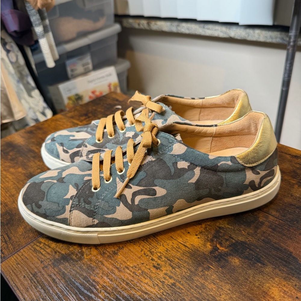 Jack Rogers Rory Printed Sneakers Green Camo Suede Gold Details Size 9.5